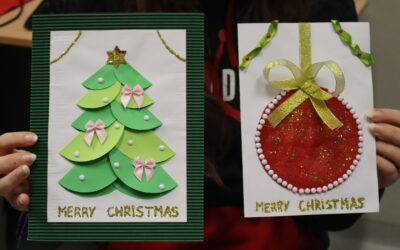 Święta tuż, tuż!  W ramach szkolnego projektu e Twinning wykonujemy karty świąteczne z życzeniami i piszemy listy dla naszych korespondencyjnych znajomych z Hiszpanii, Włoch, Gruzji, Chorwacji i Łotwy.