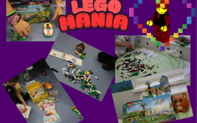 Lego-mania w Szpitaliku. Dlaczego lubimy klocki Lego? Przede wszystkim dlatego, że pozwalają nam bawić się nimi na wiele różnych sposobów. Świetnie rozwijają wyobraźnię i kreatywność. Oprócz tego uczą współpracy – gdy wspólnie tworzymy jakąś budowlę oraz rozwijają umiejętności werbalne – gdy opowiadamy innym o naszych planach konstrukcyjnych.