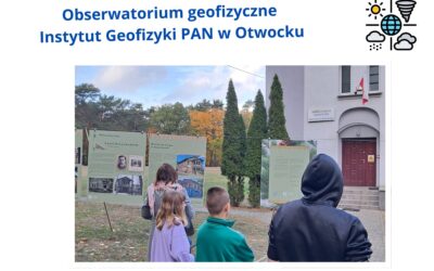 28 października w ramach wycieczek edukacyjnych odwiedziliśmy Obserwatorium geofizyczne Instytutu Geofizyki PAN w Otwocku. Pracownicy Obserwatorium zapoznali nas ze współczesną i historyczną aparaturą pomiarową oraz omówili podstawowe zjawiska dotyczące atmosfery i meteorologii. Mieliśmy też możliwość zwiedzić zabytkowy już budynek pierwszego obserwatorium magnetycznego na Ziemiach Polskich, w którym w roku 1915 rozpoczęto pomiary natężenia pola magnetycznego Ziemi. Dowiedzieliśmy się również po krótce jak wygląda życie badaczy w polskiej Stacji im. Henryka Arctowskiego na Antarktyce.