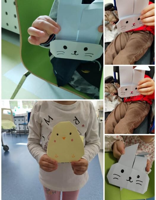 W naszym przedszkolu nie ma nudy! Jest nauka i zabawa w jednym. Ostatnio przedszkolaki ćwiczyły motorykę tworząc piękne zwierzaczki techniką origami.